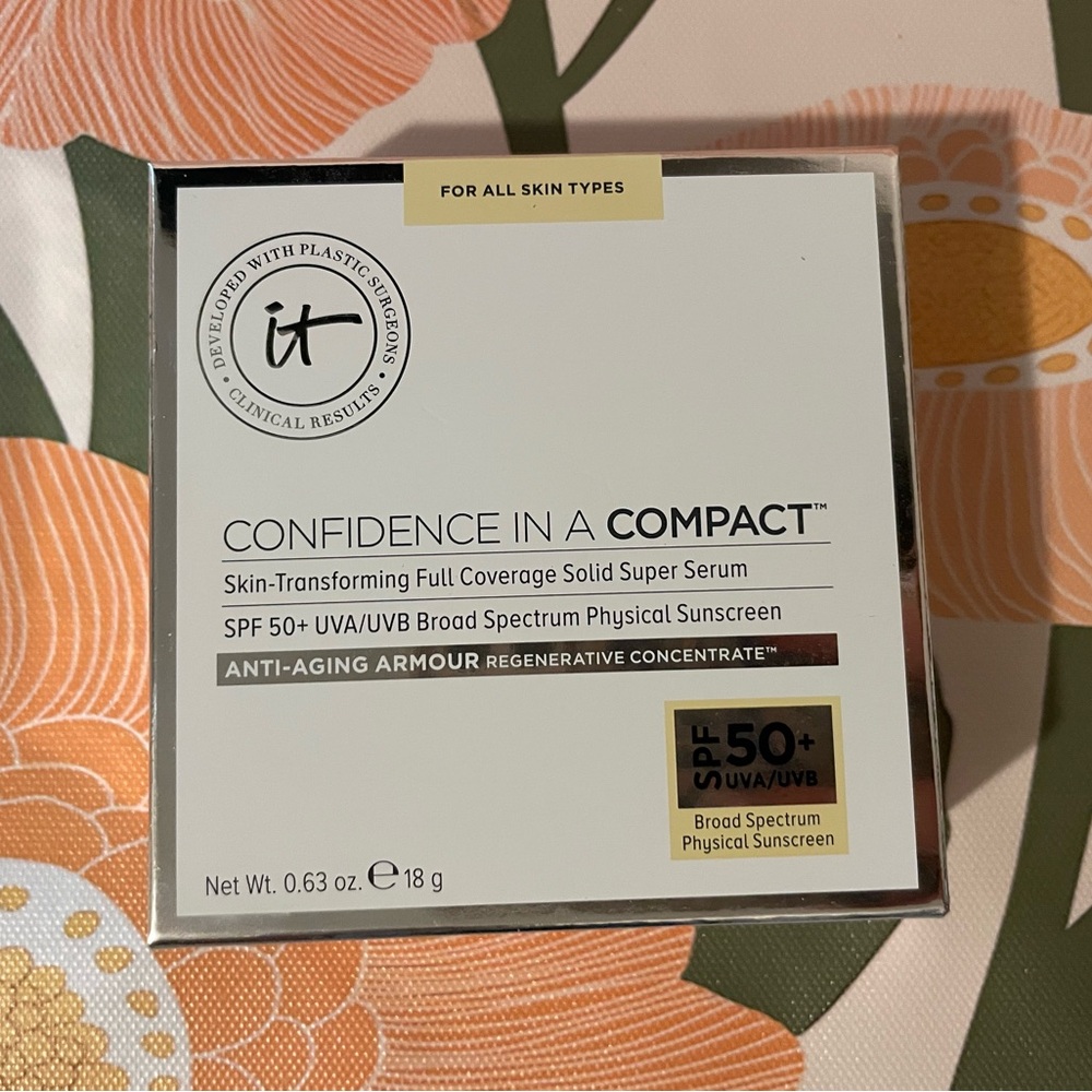 it Cosmetics Confidence in a Compact